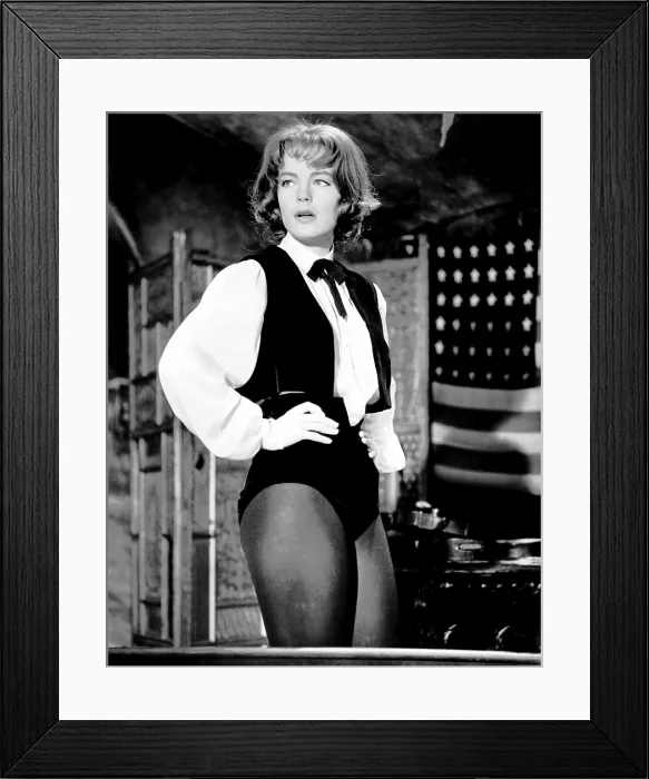 Framed Print : THE VICTORS, Romy Schneider, 1963 Framed Print : THE VICTORS, Romy Schneider, 1963