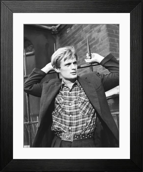 Framed Print : VIOLENT PLAYGROUND, David McCallum, 1958 Framed Print : VIOLENT PLAYGROUND, David McCallum, 1958