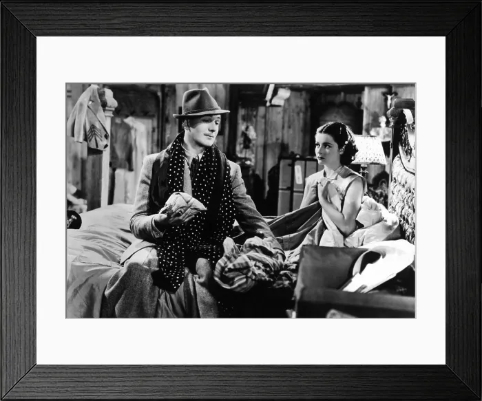 Framed Print : THE LADY VANISHES, Michael Redgrave, Margaret Lockwood, 1938 Framed Print : THE LADY VANISHES, Michael Redgrave, Margaret Lockwood, 1938