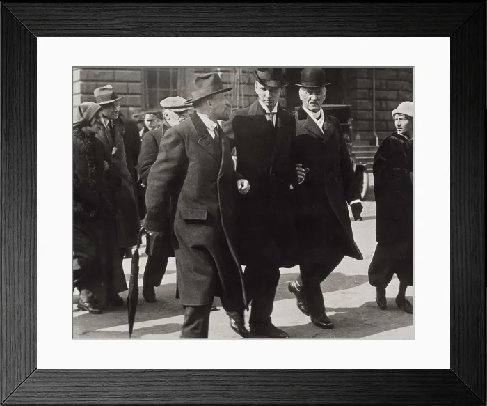 Framed Print : LENIN, Vladimir Ilich Ulyanov (1870-1924). Lenin in Stockholm (October 1917), just before returning to Russia after his exil in Finland. AISA / Everett Collection**US SALES ONLY**