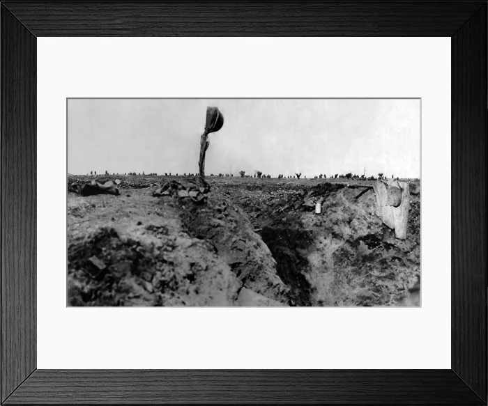 Framed Print : World War 1. Somme Offensive. British Infantry advancing against the Germans in July 1916. The soldiers are in the background, topping the crest of the French Somme front