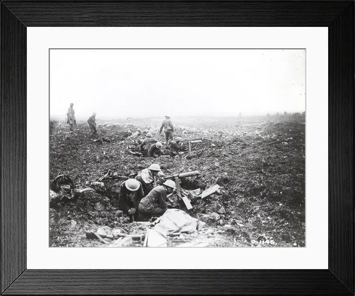 Framed Print : World War 1. Battle of Arras (April 9-12, 1917). Canadian machine gunners dig themselves into shell holes on Vimy Ridge. From this position they will support the infantry