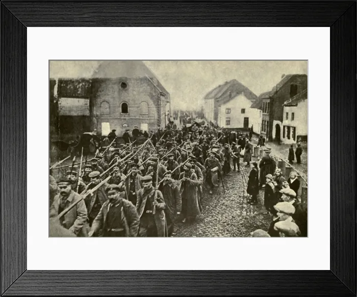 Framed Print : World War 1. The beaten German Army, retreating back to Germany after the final failure of the 1918 offensives. Sept-Oct. 1918. (BSLOC_2013_1_216)