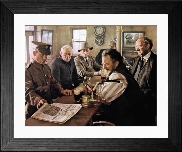 Framed Print : RYAN'S DAUGHTER, Barry Jackson, Trevor Howard, Leo McKern (behind bar), Robert Mitchum, 1970 Framed Print : RYAN'S DAUGHTER, Barry Jackson, Trevor Howard, Leo McKern (behind bar), Robert Mitchum, 1970