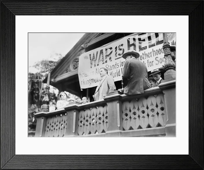Framed Print : Cornelius Con Lehan, Irish Socialist and Pacifist, speaking at Anti-War rally at Union Square. Behind him is a sign, WAR IS HELL, Aug
