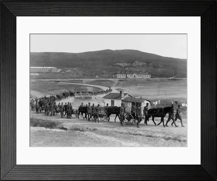 Framed Print : US machine gun company near Vladivostok, Siberia, on Nov. 9, 1918 Framed Print : US machine gun company near Vladivostok, Siberia, on Nov. 9, 1918