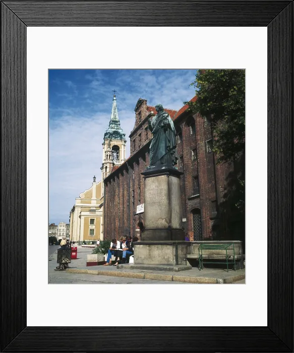 Framed Print : COPERNICUS, Nicolaus (1473-1543). Monument raised in Torun, city where he was born. Sculpture on bronze. POLAND. KUYAVIAN-POMERANIAN. Torun