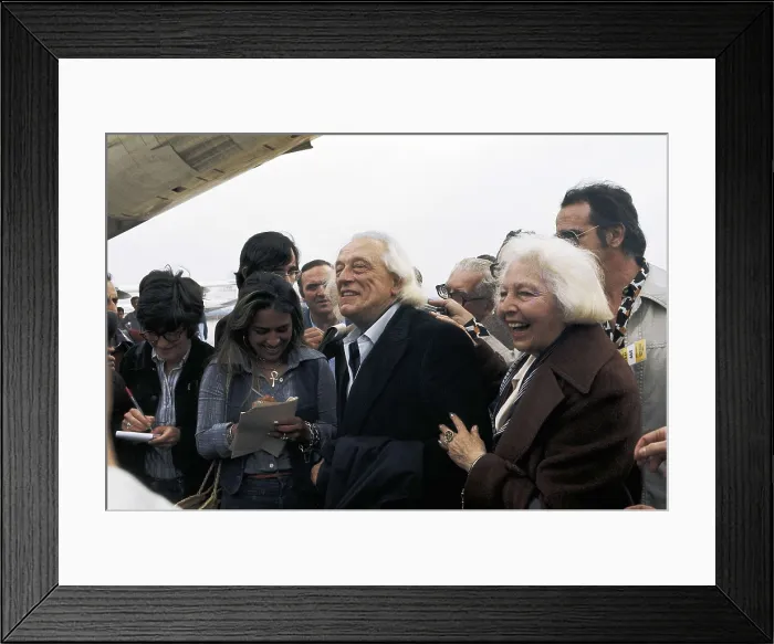 Framed Print : ALBERTI, Rafael (1902-1999). Rafael Alberti's arrival to the airport of Madrid in April 1977 from Rome, where he was in exile between 1963 and 1977