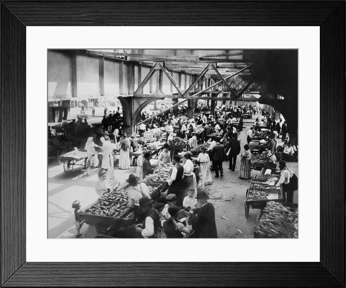 Framed Print : Push cart market on Manhattan's Lower East Side c. 1915. Jewish immigrants operated these mobile businesses as their first enterprises (BSLOC_2017_2_187)