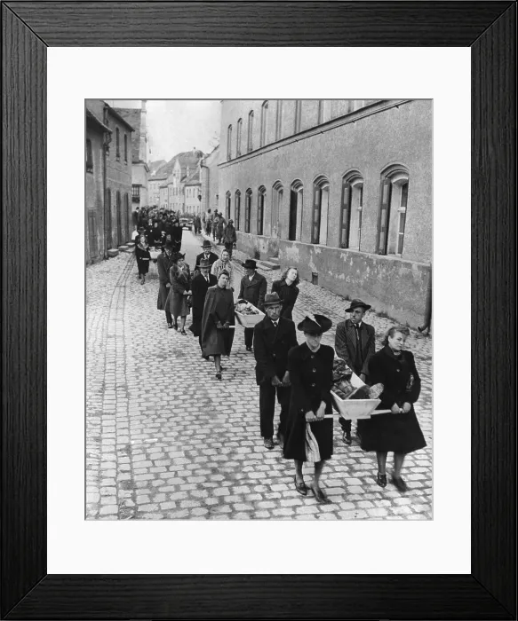 Framed Print : German civilians of Neunburg bear the bodies of victims from killing site to town cemetery. April 29, 1945