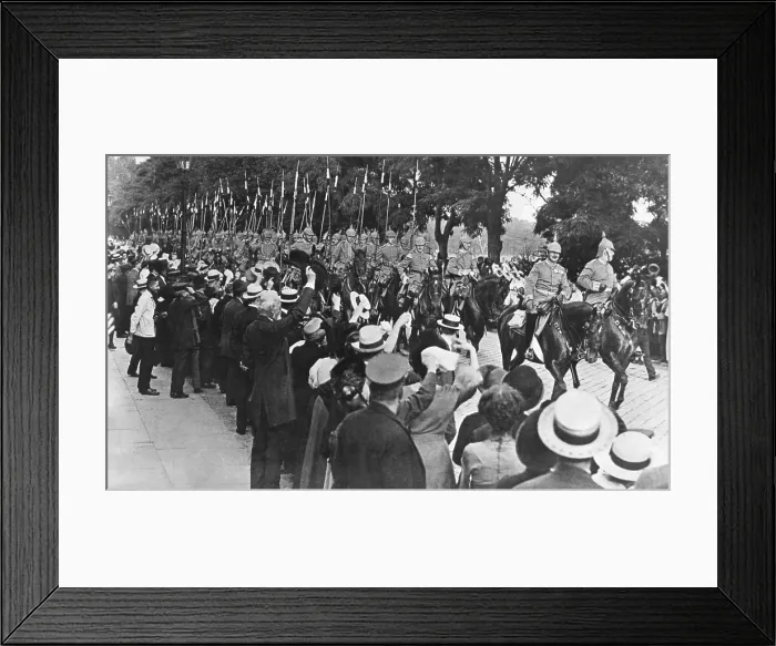 Framed Print : Berlin crowd cheers German troops heading for the front in August 1914, at the start of World War 1 (BSLOC_2017_2_48)