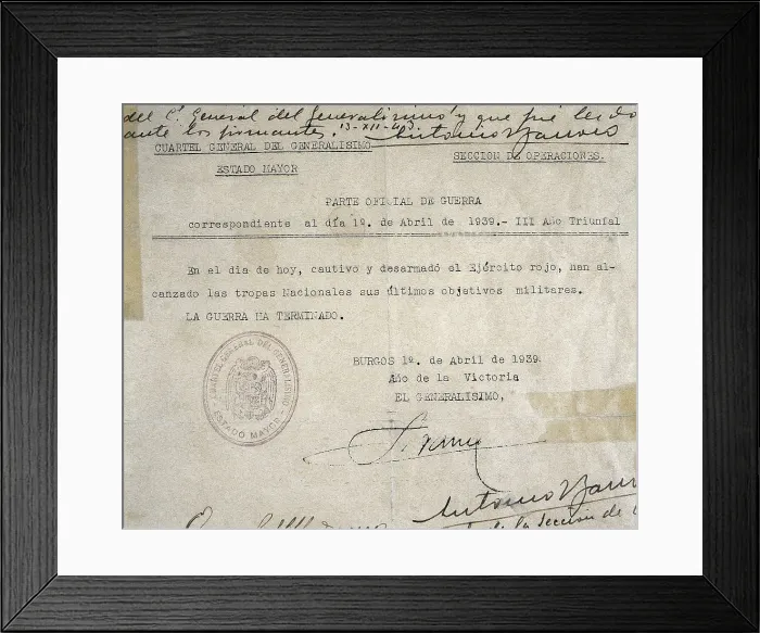 Framed Print : Spanish Civil War (1936-1939). Last war report, broadcasted by Radio Nacional de Espaa