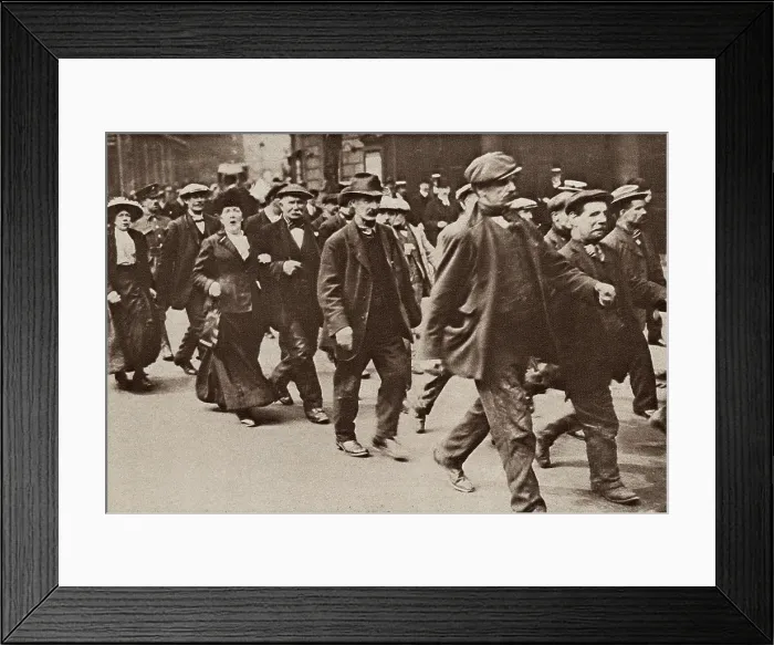 Framed Print : World War 1. Accompanied by their wives, middle aged men march to the central depot to be recruited into the British Army Framed Print : World War 1. Accompanied by their wives, middle aged men march to the central depot to be recruited into the British Army