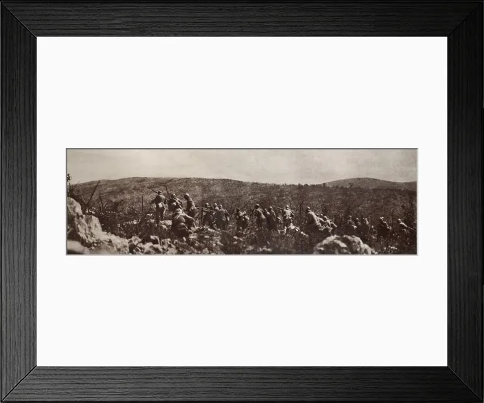 Framed Print : World War 1 on the Italian-Austrian front. Company of Italian Grenadiers advancing over rock-strewn ground of the Asiago Plateau to attack a strongly defended Austrian position