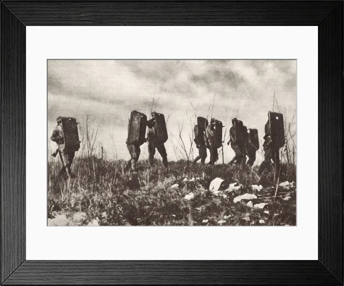 Framed Print : World War 1 in the Italian and Austria Alps. Italian soldiers wearing old fashioned head and body armor as they move against Austrian machine gun fire. Ca. 1915-18 Framed Print : World War 1 in the Italian and Austria Alps. Italian soldiers wearing old fashioned head and body armor as they move against Austrian machine gun fire. Ca. 1915-18