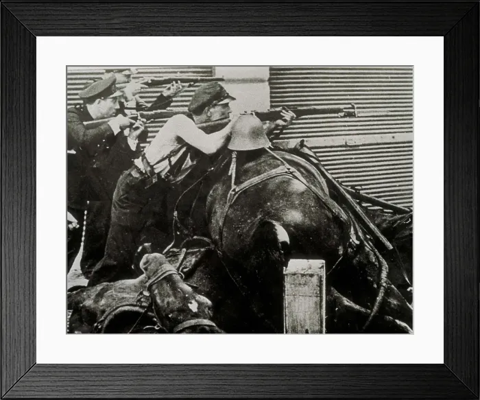 Framed Print : Spanish Civil War. Fights in Barcelona (19th July 1936). Photo by Agust Centelles. AISA / Everett Collection**US SALES ONLY**
