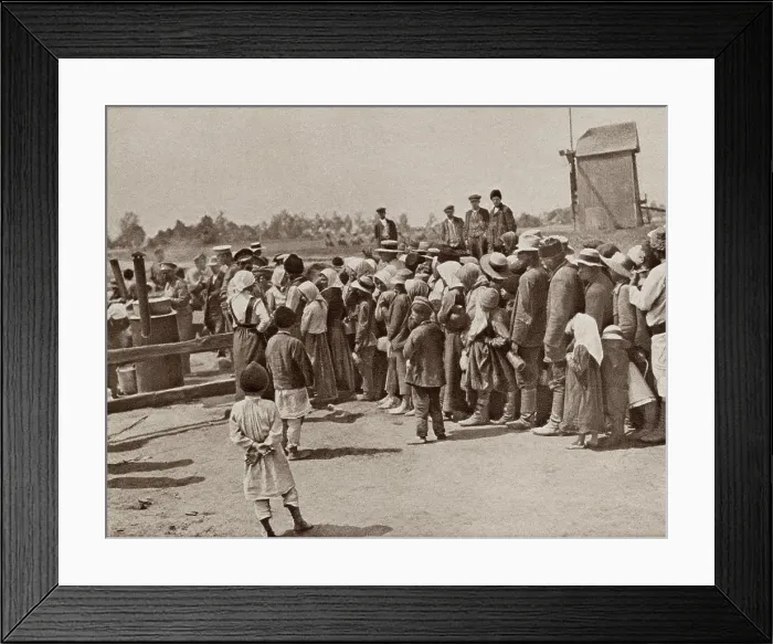 Framed Print : World War 1 in Eastern Europe. Peasants in retreat from Warsaw wait for a meal at a food depot established by the Russians. 1914-15. (BSLOC_2013_1_5)