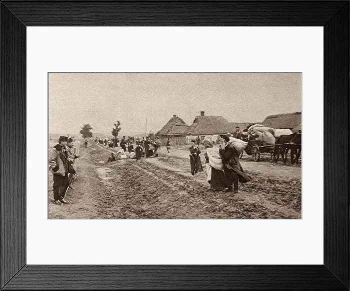 Framed Print : World War 1 in Eastern Europe. Jewish residents of Lublin seek protection from Austrian soldiers Framed Print : World War 1 in Eastern Europe. Jewish residents of Lublin seek protection from Austrian soldiers