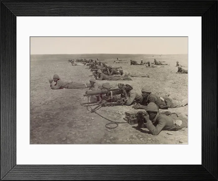 Framed Print : World War 1 in the Middle East. Turkish machine gun corps at Tell el Sheria on the Ottoman defensive Gaza-Beersheba line. 1917. (BSLOC_2013_1_62)