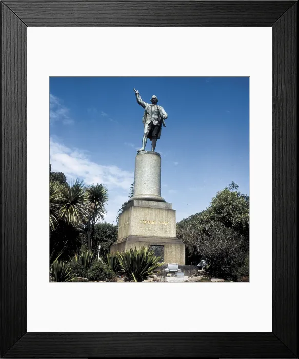 Framed Print : COOK, James (1728-1779). Sculpture on bronze. AUSTRALIA. NEW SOUTH WALES. Sydney. AISA / Everett Collection**US SALES ONLY**