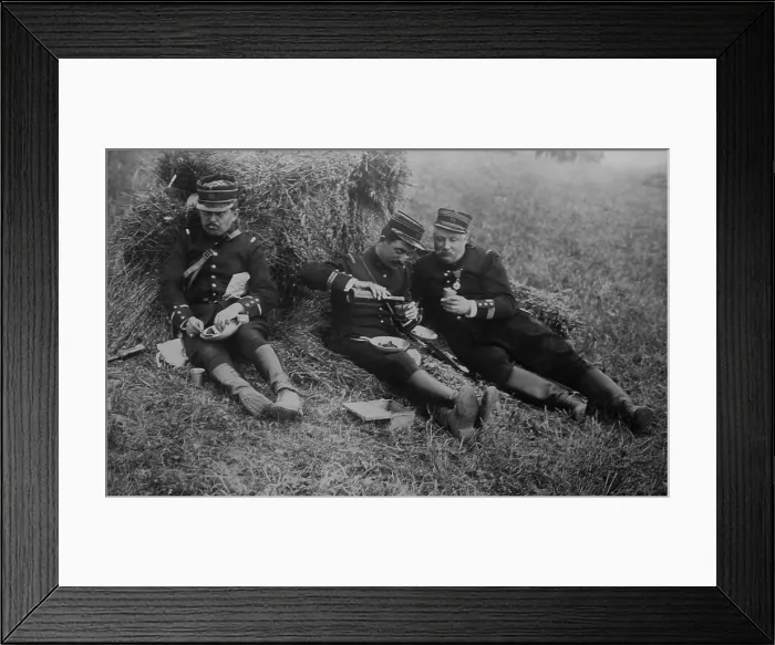 Framed Print : French officers sharing a bottle of wine while dining in the field during World War 1