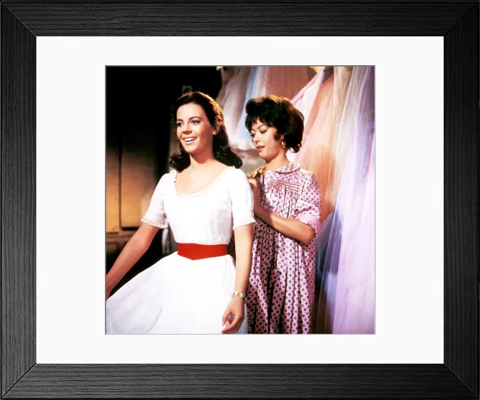 Framed Print : WEST SIDE STORY, Natalie Wood, Rita Moreno, 1961 Framed Print : WEST SIDE STORY, Natalie Wood, Rita Moreno, 1961
