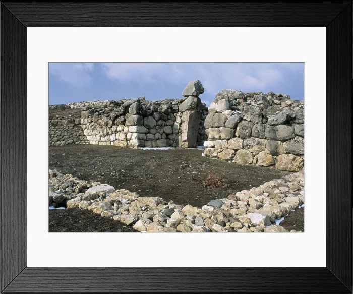 Framed Print : TURKEY. CENTRAL ANATOLIA. CORUM. Bogazkale. Hattusa. Hittite temple. AISA / Everett Collection**US SALES ONLY** Framed Print : TURKEY. CENTRAL ANATOLIA. CORUM. Bogazkale. Hattusa. Hittite temple. AISA / Everett Collection**US SALES ONLY**