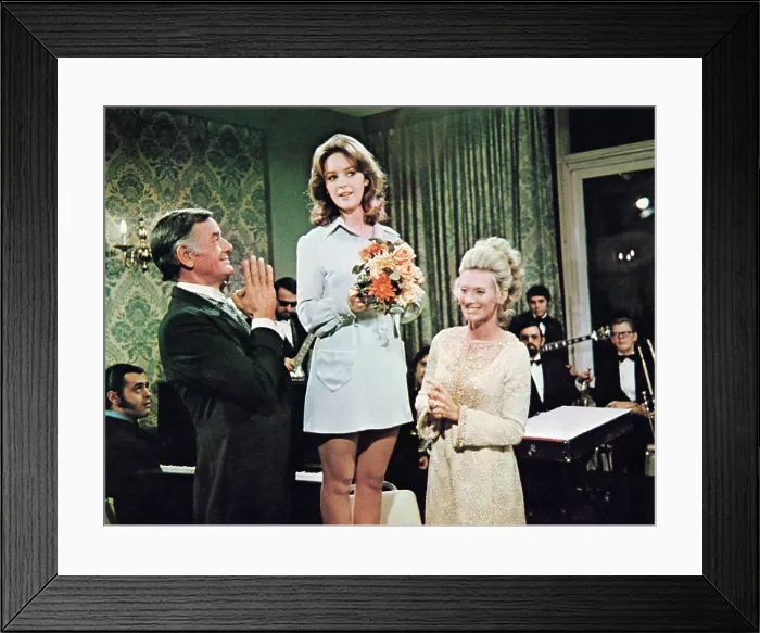 Framed Print : LOVERS AND OTHER STRANGERS, Gig Young, Bonnie Bedelia, Cloris Leachman, 1970