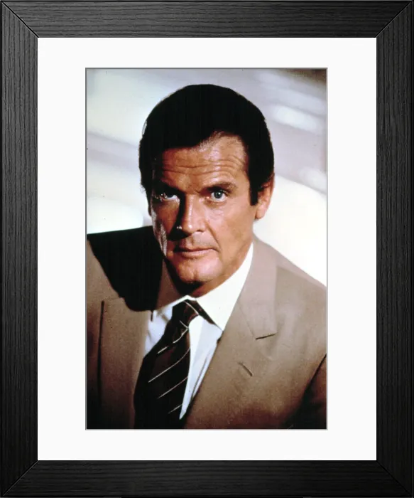 Framed Print : Roger Moore as James Bond in A VIEW TO A KILL, 1985
