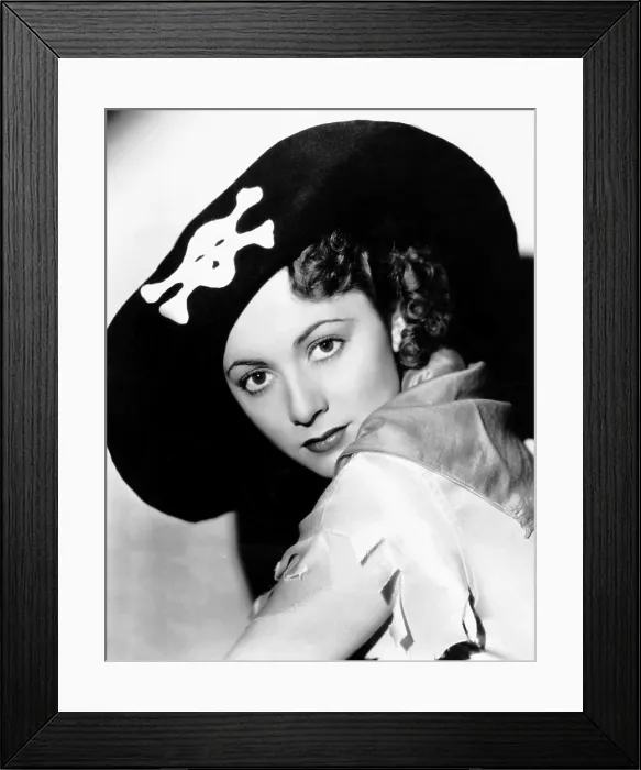Framed Print : Olivia de Havilland, doing publicity for CAPTAIN BLOOD, 1935 Framed Print : Olivia de Havilland, doing publicity for CAPTAIN BLOOD, 1935