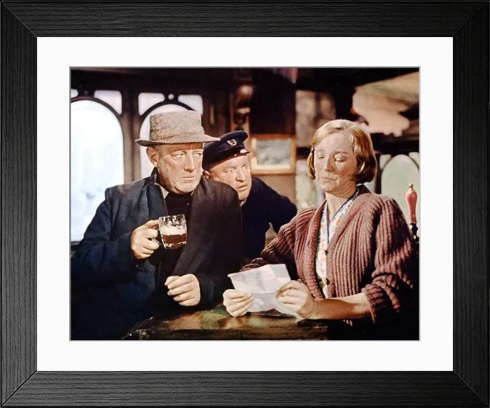 Framed Print : THE HORSE'S MOUTH, Alec Guinness, Kay Walsh, 1958