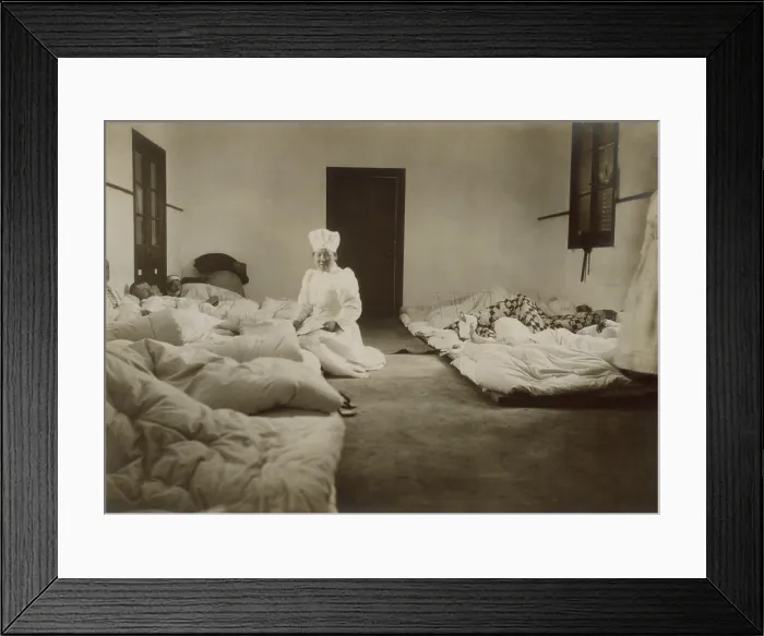Framed Print : Japanese Red Cross nurses at Chemulpo attending Russian soldiers wounded in battle of Feb. 9, 1904