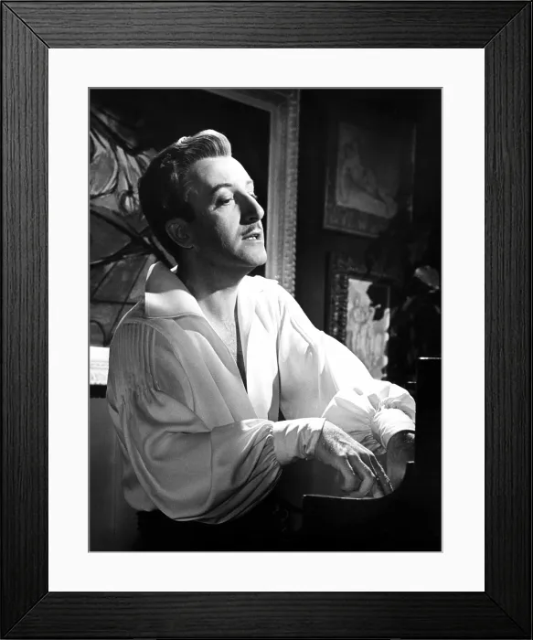 Framed Print : THE WORLD OF HENRY ORIENT, Peter Sellers, 1964 Framed Print : THE WORLD OF HENRY ORIENT, Peter Sellers, 1964