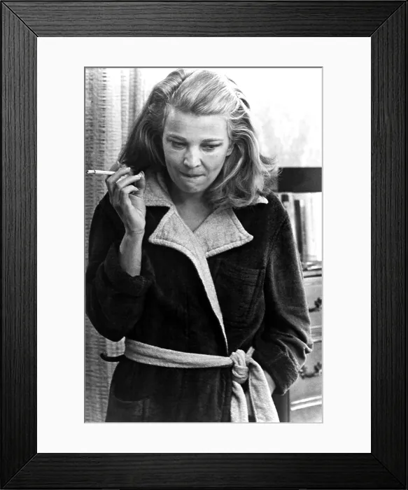 Framed Print : A WOMAN UNDER THE INFLUENCE, Gena Rowlands, 1974
