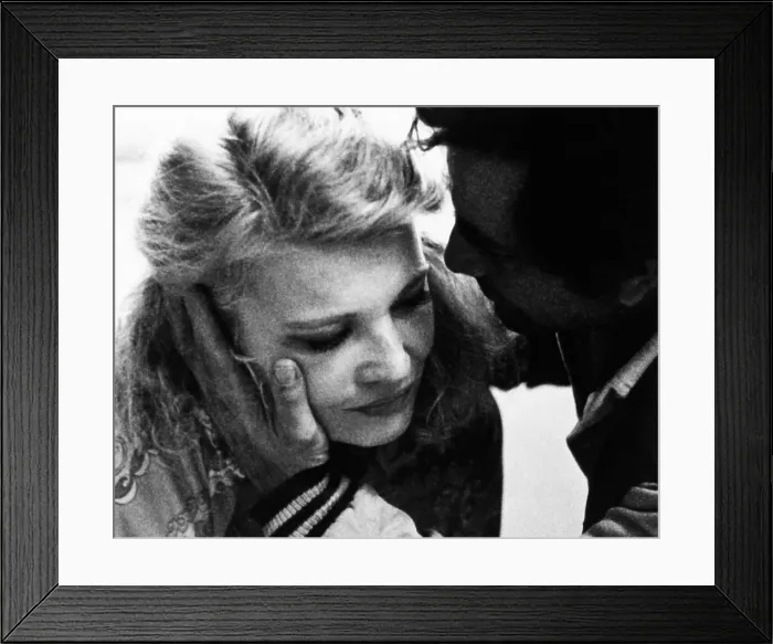 Framed Print : A WOMAN UNDER THE INFLUENCE, from left, Gena Rowlands, Peter Falk, 1974