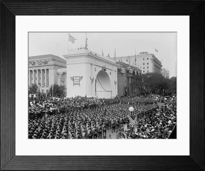 Framed Print : World War 1 victory parade passing a Triumphal Arch, in New York City, Sept. 10, 1919