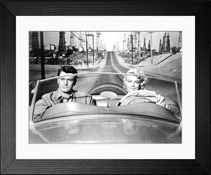 Framed Print : WRITTEN ON THE WIND, Rock Hudson, Dorothy Malone, 1956