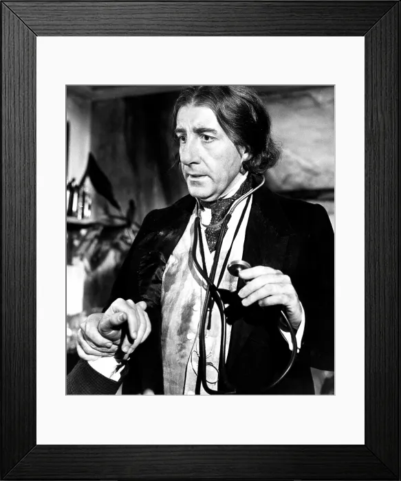 Framed Print : THE WRONG BOX, Peter Sellers, 1966 Framed Print : THE WRONG BOX, Peter Sellers, 1966