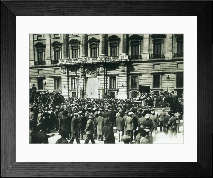 Framed Print : Madrid (April 14, 1931). Proclamation of the Second Republic. Madrilians in front the Royal Palace, cordoned off. AISA / Everett Collection**US SALES ONLY** Framed Print : Madrid (April 14, 1931). Proclamation of the Second Republic. Madrilians in front the Royal Palace, cordoned off. AISA / Everett Collection**US SALES ONLY**