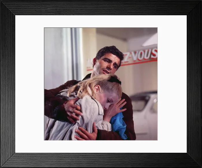 Framed Print : THE UMBRELLAS OF CHERBOURG, (aka LES PARAPLUIES DE CHERBOURG), Nino Castelnuovo (top), Catherine Deneuve, 1964
