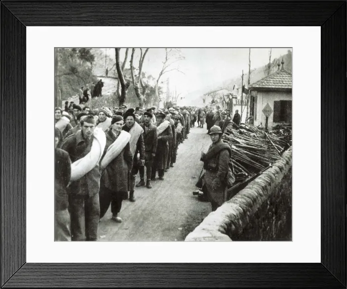 Framed Print : FRANCE. LANGUEDOC-ROUSSILLON. Le Perthus. Spain. Civil War (1936-1939). Republican soldiers handing over their weapons at the French border Framed Print : FRANCE. LANGUEDOC-ROUSSILLON. Le Perthus. Spain. Civil War (1936-1939). Republican soldiers handing over their weapons at the French border