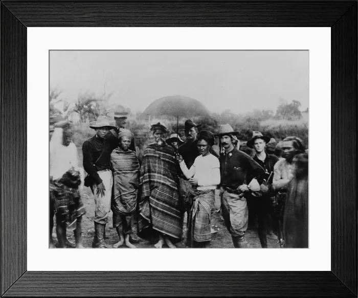 Framed Print : Captain John Pershing standing behind the Rajamunda of Marahai and his slave, holding an umbrella over the Rajamunda Framed Print : Captain John Pershing standing behind the Rajamunda of Marahai and his slave, holding an umbrella over the Rajamunda