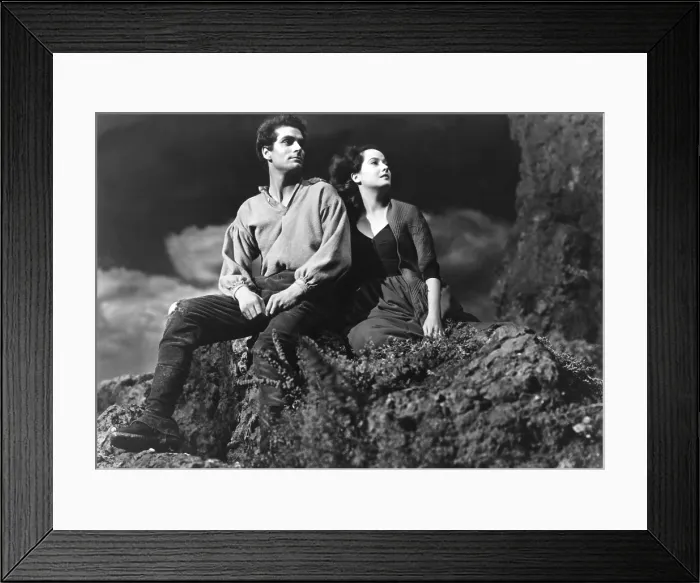 Framed Print : WUTHERING HEIGHTS, Laurence Olivier, Merle Oberon, 1939