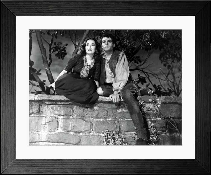 Framed Print : WUTHERING HEIGHTS, Merle Oberon, Laurence Olivier, 1939