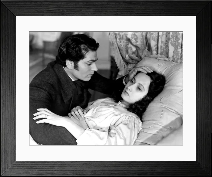Framed Print : WUTHERING HEIGHTS, Laurence Olivier, Merle Oberon, 1939 Framed Print : WUTHERING HEIGHTS, Laurence Olivier, Merle Oberon, 1939