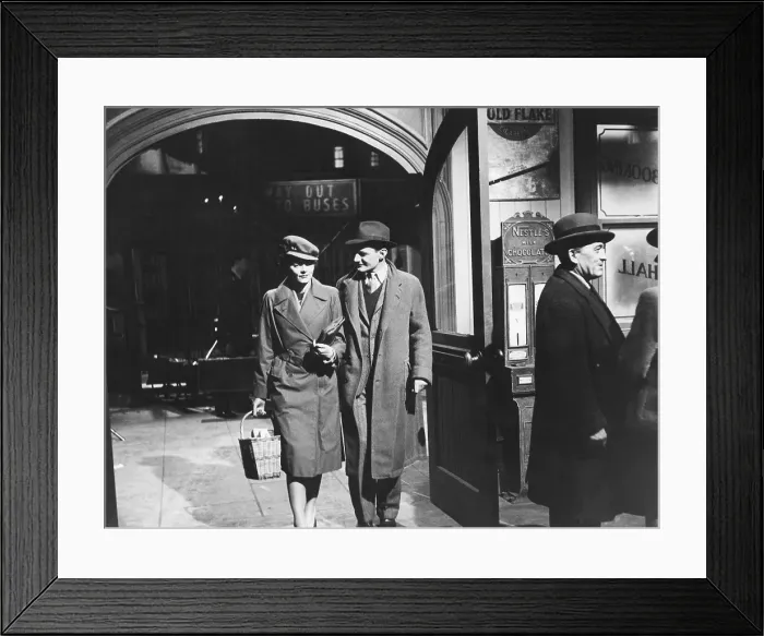 Framed Print : BRIEF ENCOUNTER, from left: Celia Johnson, Trevor Howard, 1945