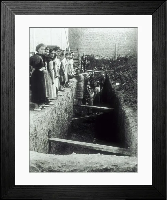 Framed Print : SPAIN. Tarragona. Spanish Civil War (1936-1939). Building an air-raid shelter in the factory Serra i Balet in Tarragona (September, 1938). AISA / Everett Collection**US SALES ONLY** Framed Print : SPAIN. Tarragona. Spanish Civil War (1936-1939). Building an air-raid shelter in the factory Serra i Balet in Tarragona (September, 1938). AISA / Everett Collection**US SALES ONLY**