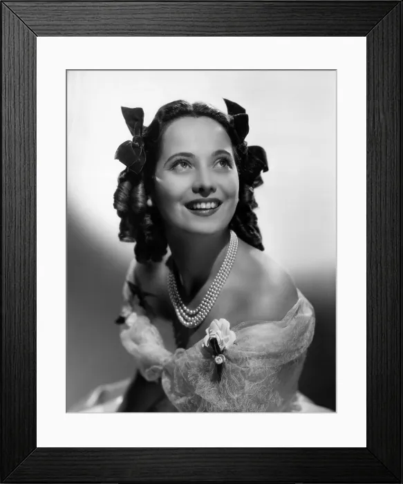 Framed Print : WUTHERING HEIGHTS, Merle Oberon, 1939 Framed Print : WUTHERING HEIGHTS, Merle Oberon, 1939