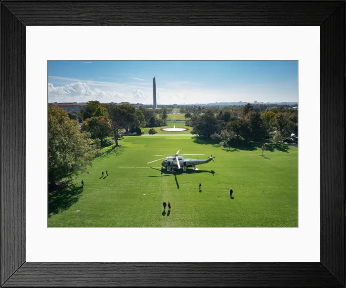 Framed Print : Scenic overview of the South Lawn and the Washington Monument on the National Mall, as the President and First Lady Melania Trump depart for Tennessee
