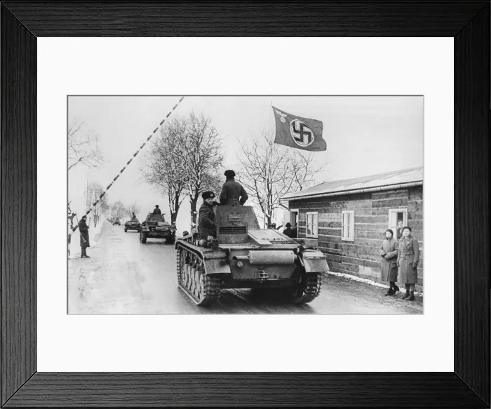 Framed Print : German troops enter Czechoslovakia at Pohrlitz, Moravia, March 15, 1939